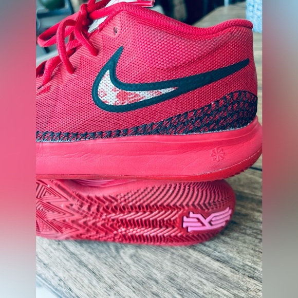 Nike Kyrie Flytrap 6 Low University Red size 9.5 men’s - Picture 6 of 10